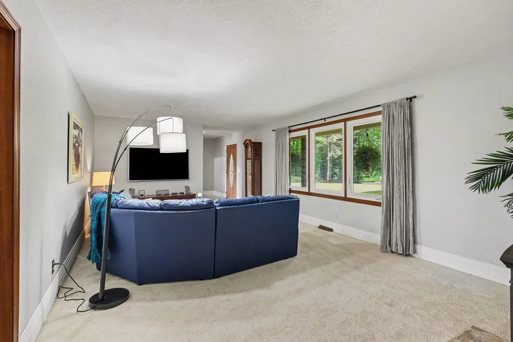 127 E Maple Street Fruitport, MI 49415