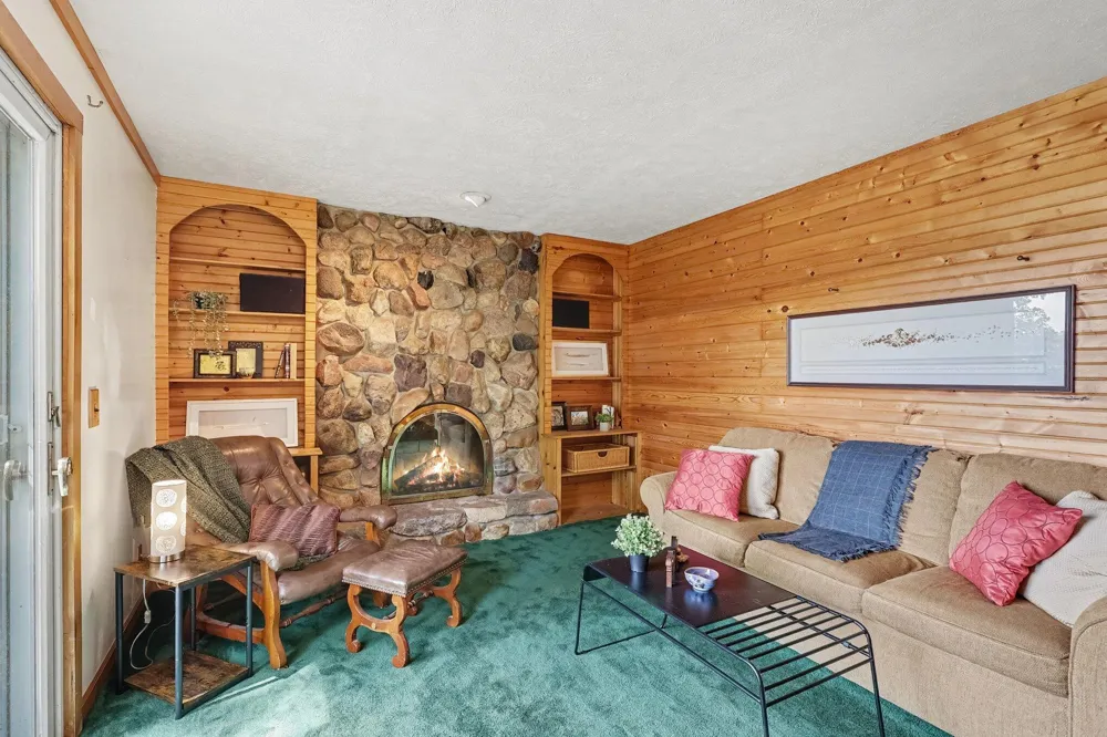 127 E Maple Street Fruitport, MI 49415