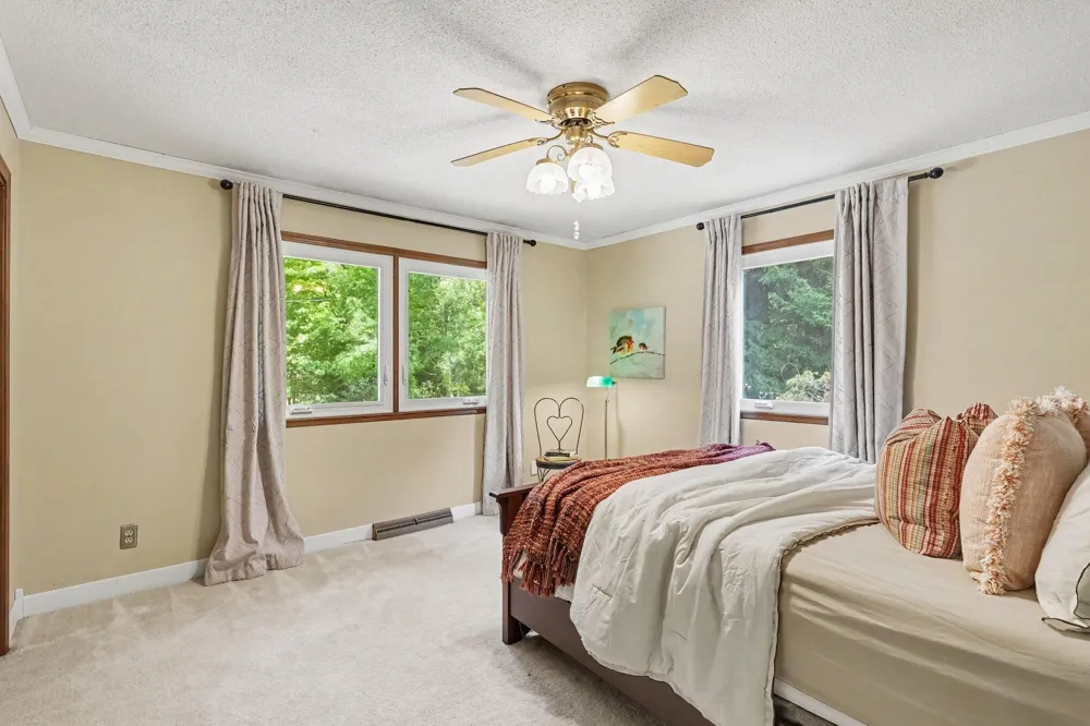 127 E Maple Street Fruitport, MI 49415