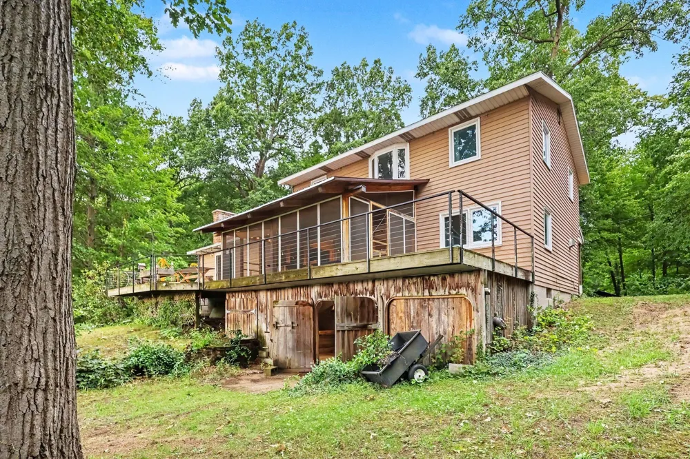 127 E Maple Street Fruitport, MI 49415