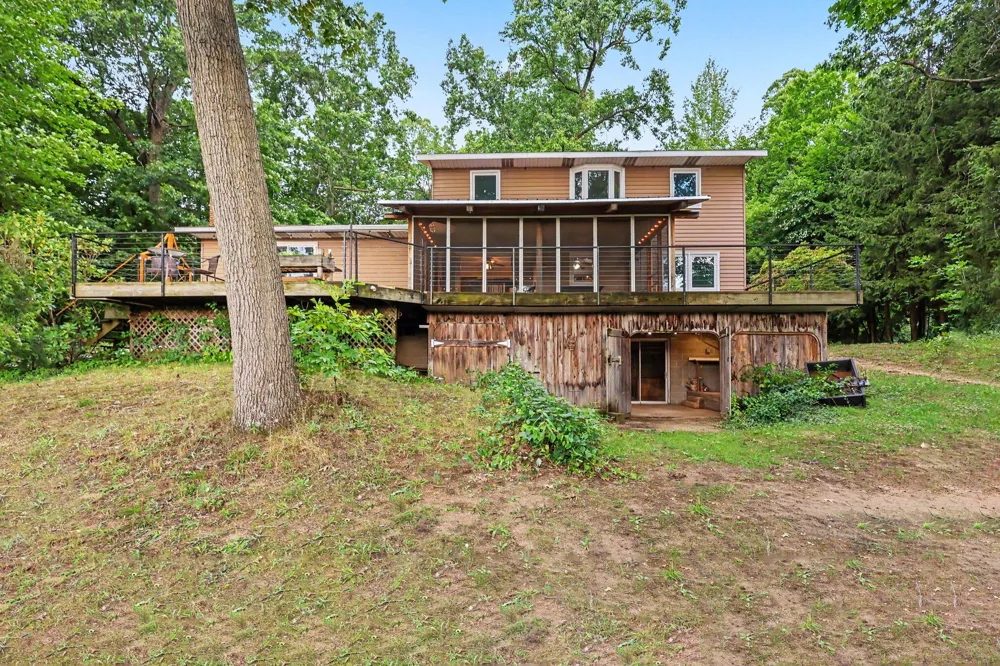 127 E Maple Street Fruitport, MI 49415