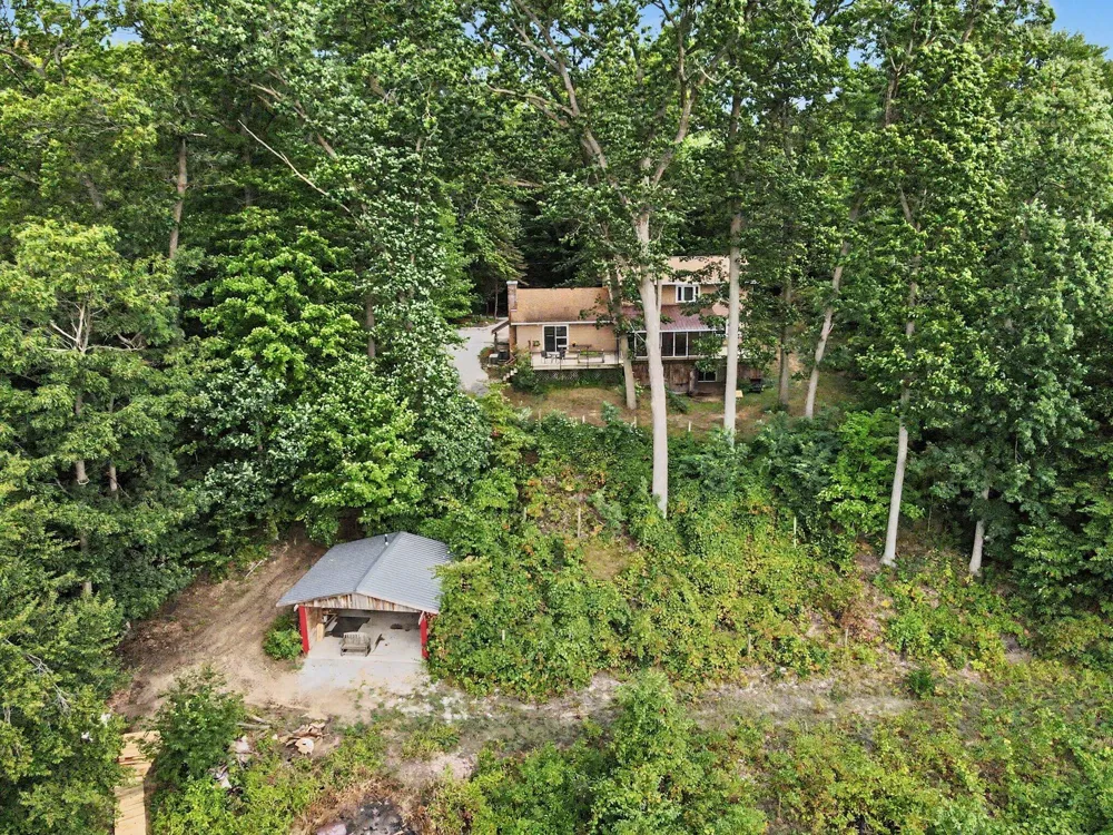 127 E Maple Street Fruitport, MI 49415