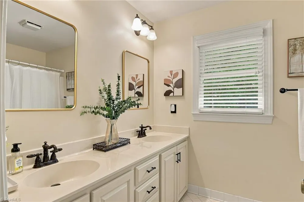 2803 Hackney Way Jamestown, NC 27282