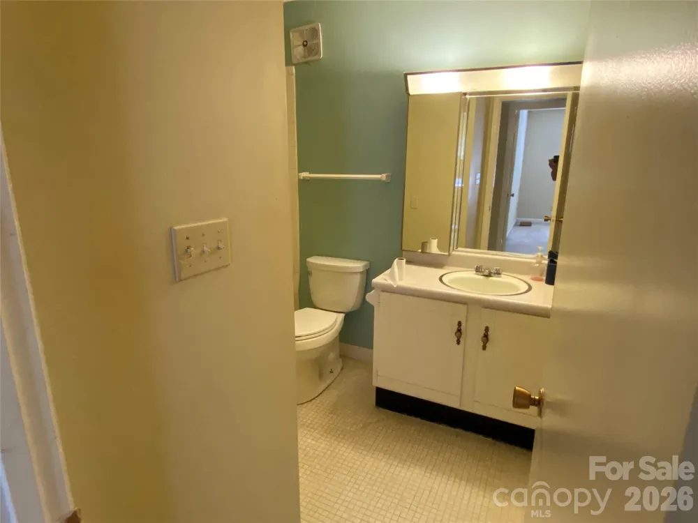 1323 Queens Road #208 Charlotte, NC 28207