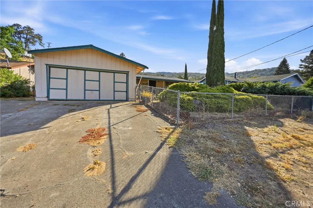 3944 Country Club Lucerne, CA 95458