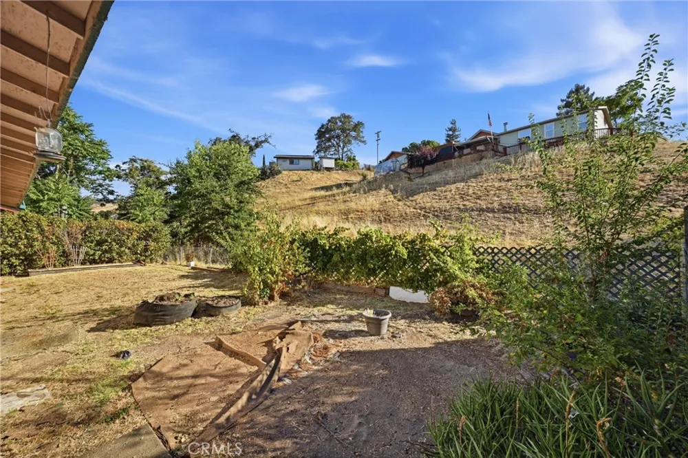 3944 Country Club Lucerne, CA 95458