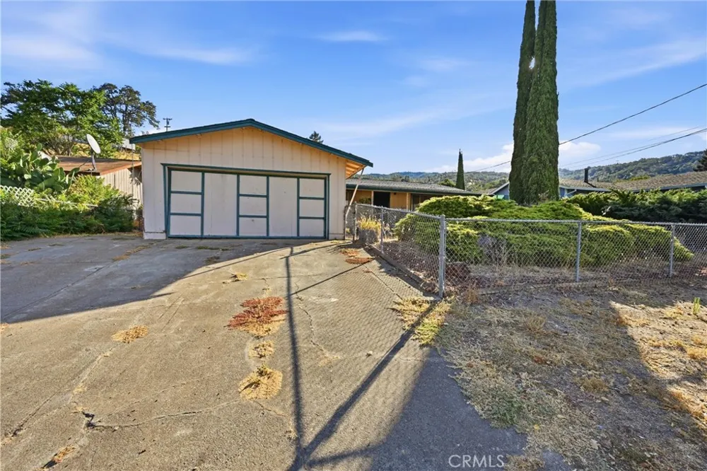 3944 Country Club Lucerne, CA 95458