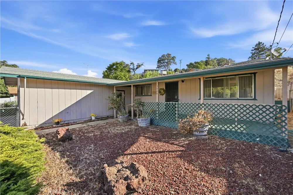 3944 Country Club Lucerne, CA 95458