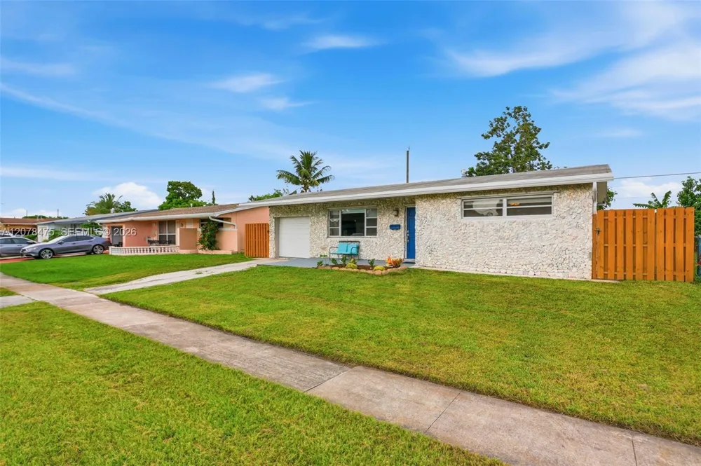 8397 NW 25th Ct Sunrise, FL 33322