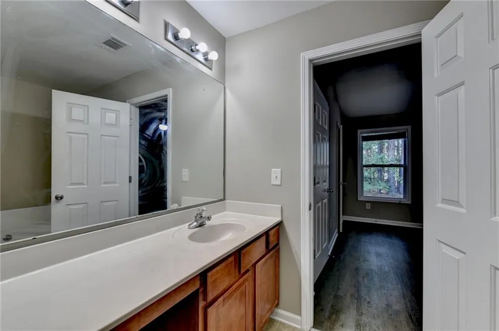 2152 Executive Drive Duluth, GA 30096