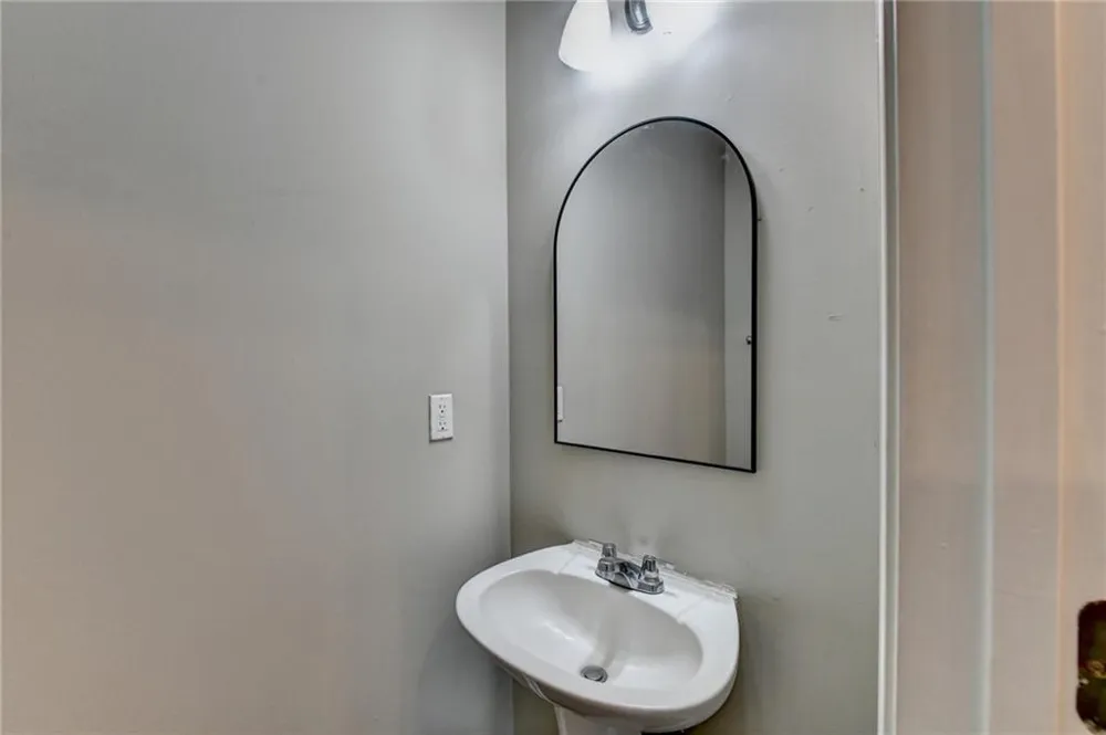 2152 Executive Drive Duluth, GA 30096