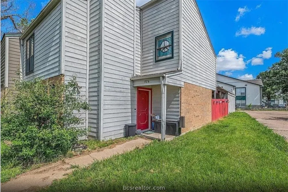 924 Navidad Street Bryan, TX 77801