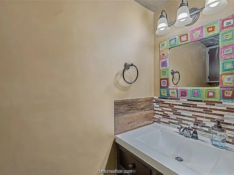 924 Navidad Street Bryan, TX 77801
