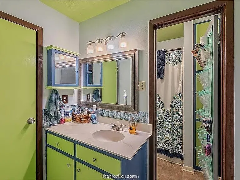 924 Navidad Street Bryan, TX 77801