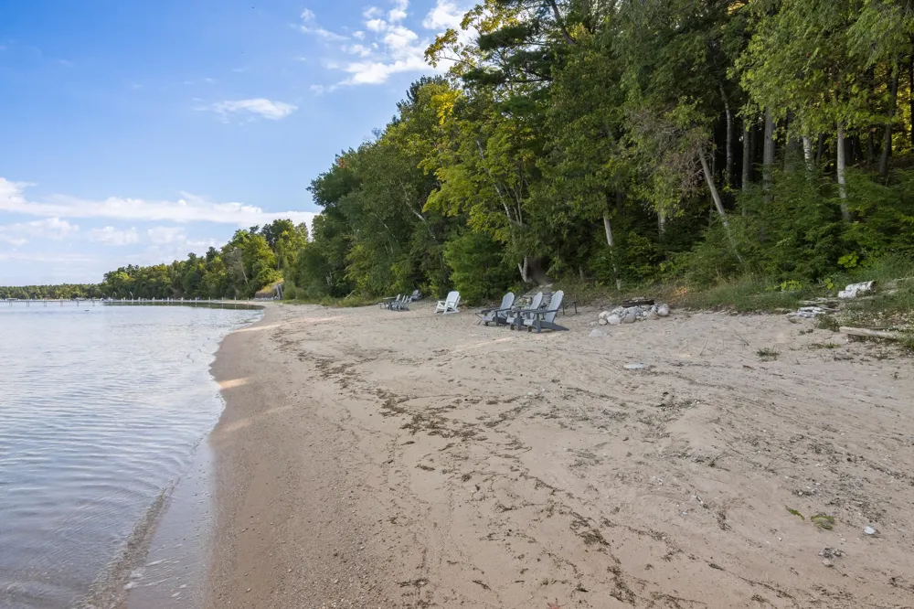 8877 US-31 N Acme Township, MI 49690