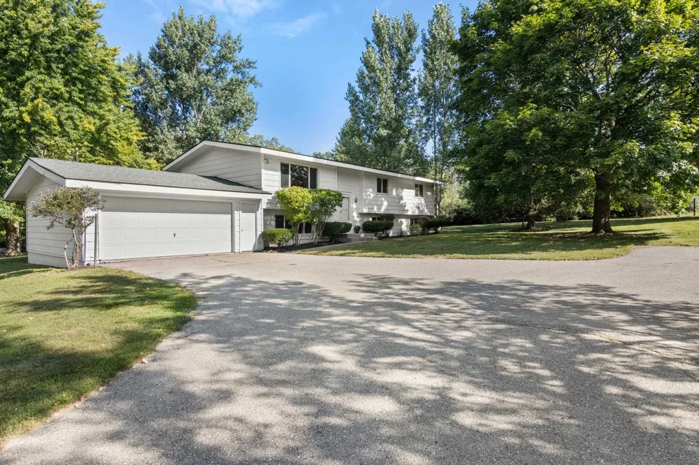 8877 US-31 N Acme Township, MI 49690