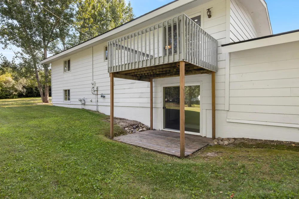 8877 US-31 N Acme Township, MI 49690