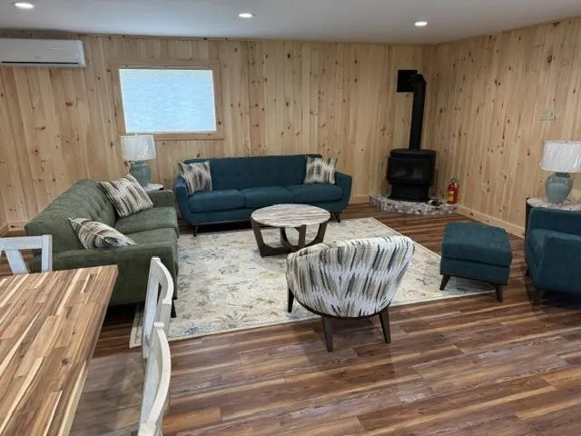 5933 SW Old Oak Trail Springfield Township, MI 49633