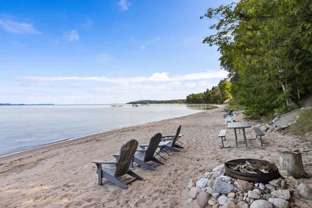 8877 US-31 N Acme Township, MI 49690