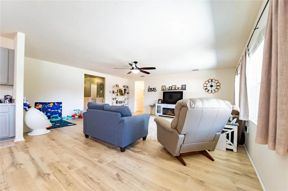 803 AUBURN GROVE COURT Auburndale, FL 33823