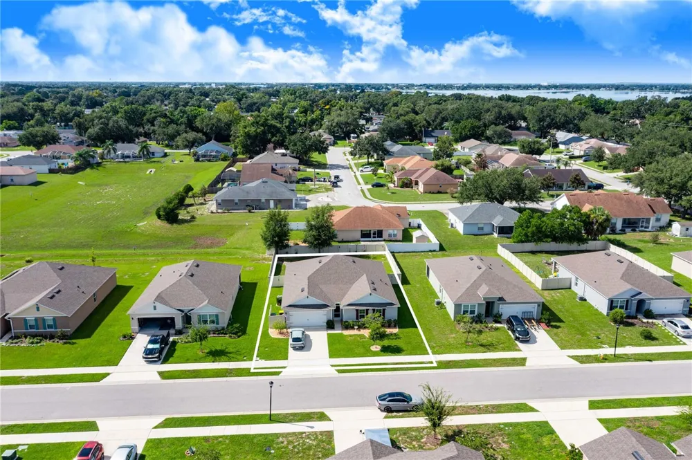 803 AUBURN GROVE COURT Auburndale, FL 33823