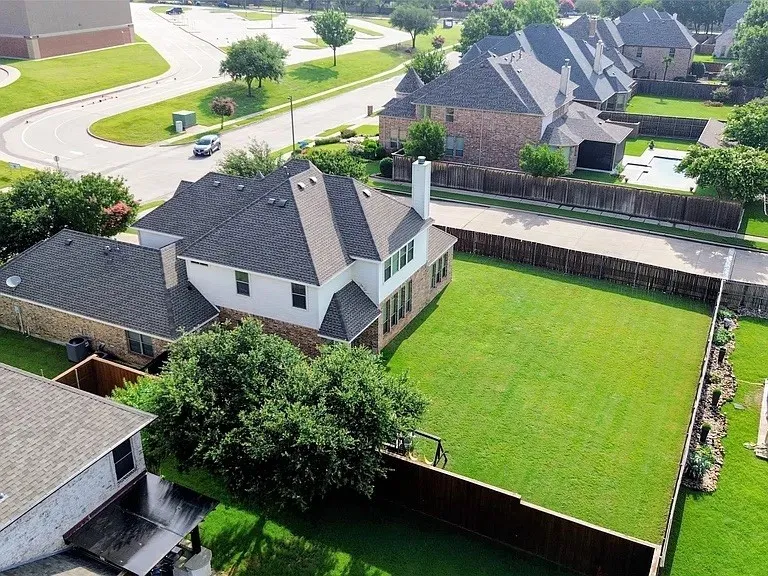 5730 Creek Crossing Lane Sachse, TX 75048