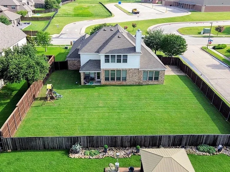 5730 Creek Crossing Lane Sachse, TX 75048