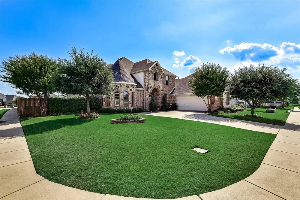 5730 Creek Crossing Lane Sachse, TX 75048