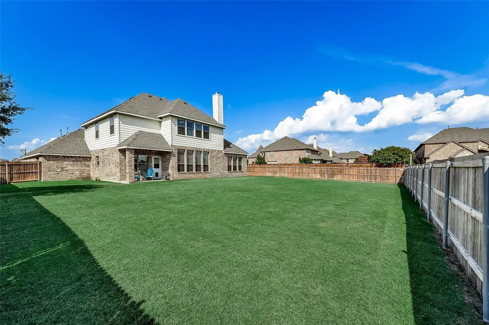 5730 Creek Crossing Lane Sachse, TX 75048