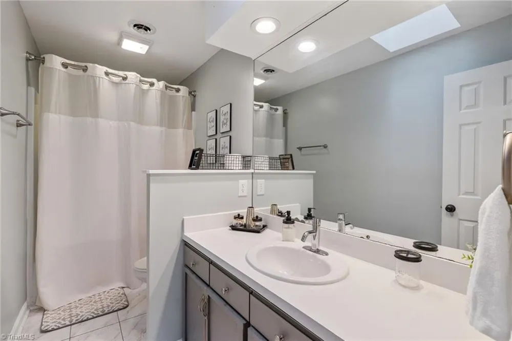 5928 Woodfield Drive Kernersville, NC 27284