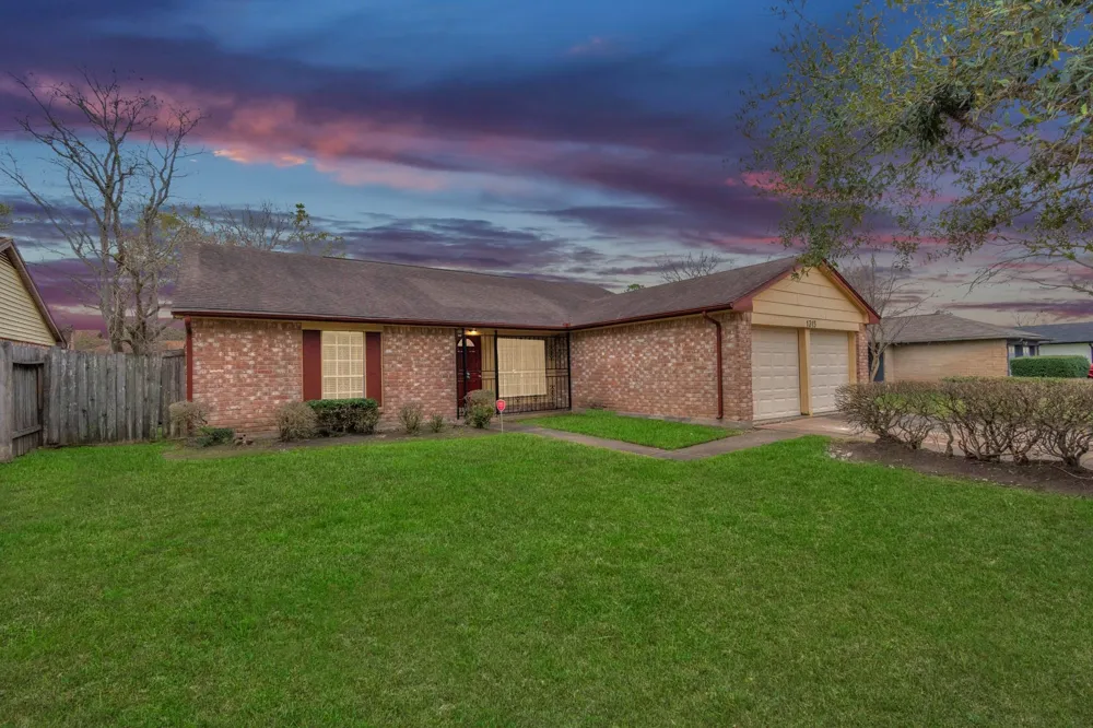 1315 Twining Oaks Lane Missouri City, TX 77489