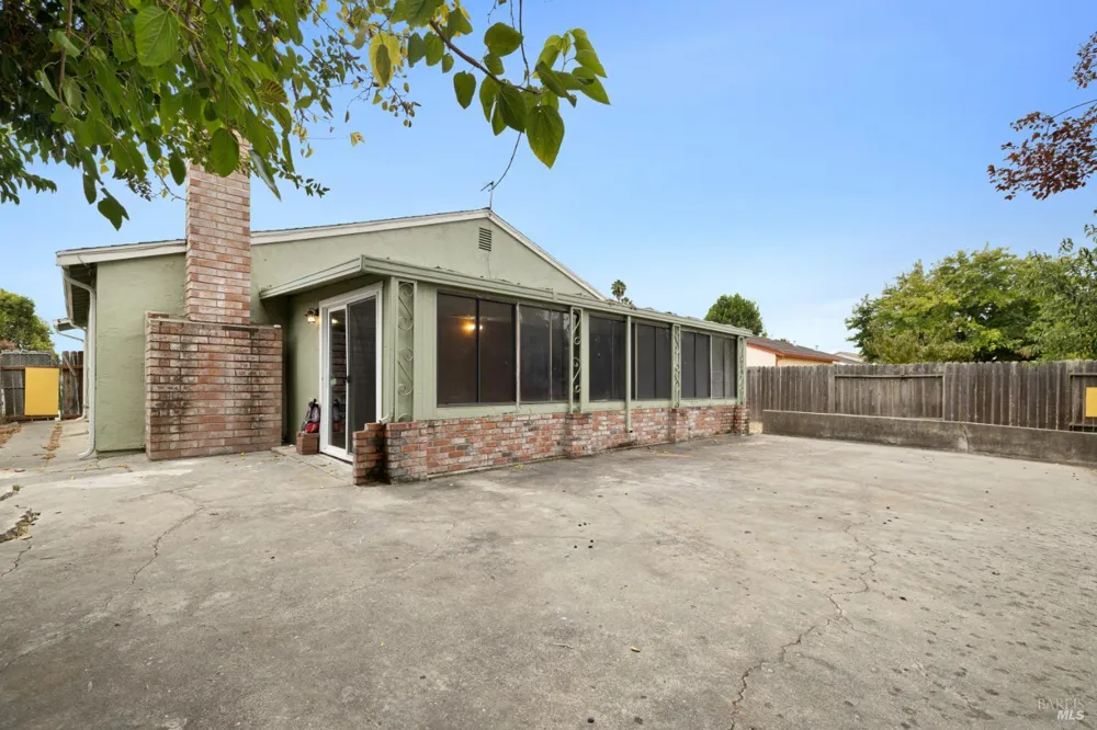166 Delta Circle Vallejo, CA 94589