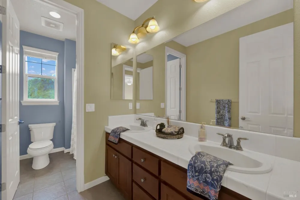 18 Riverton Court Napa, CA 94558