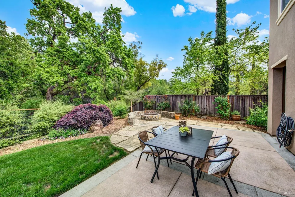 18 Riverton Court Napa, CA 94558