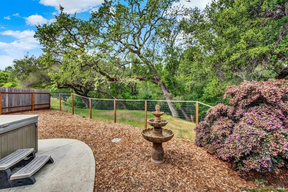 18 Riverton Court Napa, CA 94558