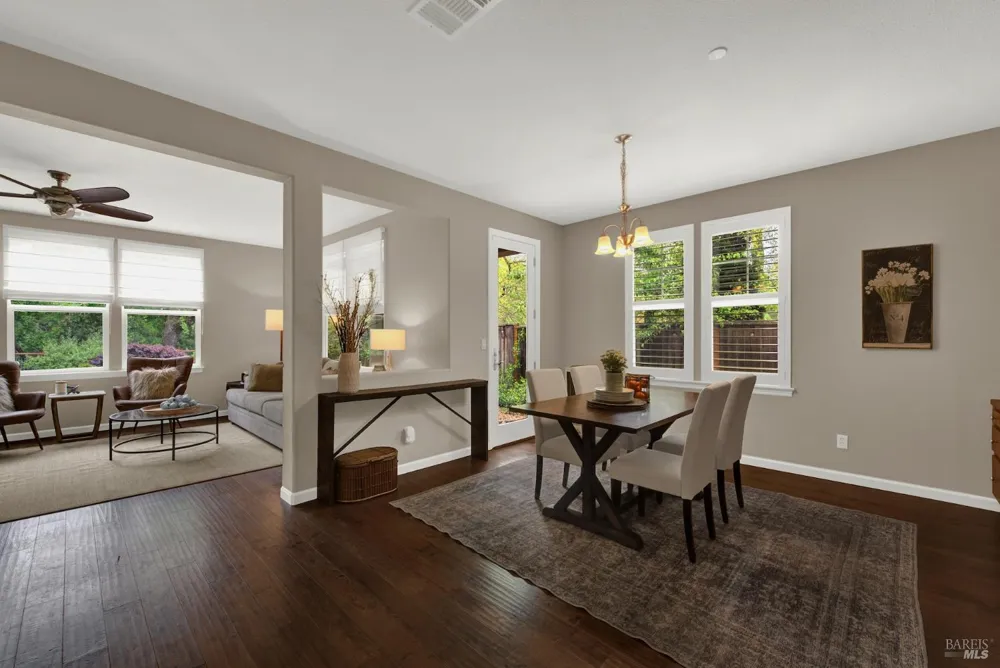 18 Riverton Court Napa, CA 94558