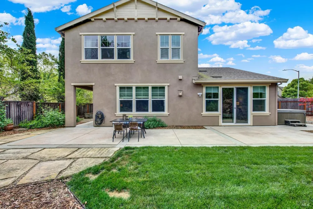 18 Riverton Court Napa, CA 94558