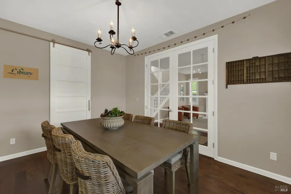 18 Riverton Court Napa, CA 94558