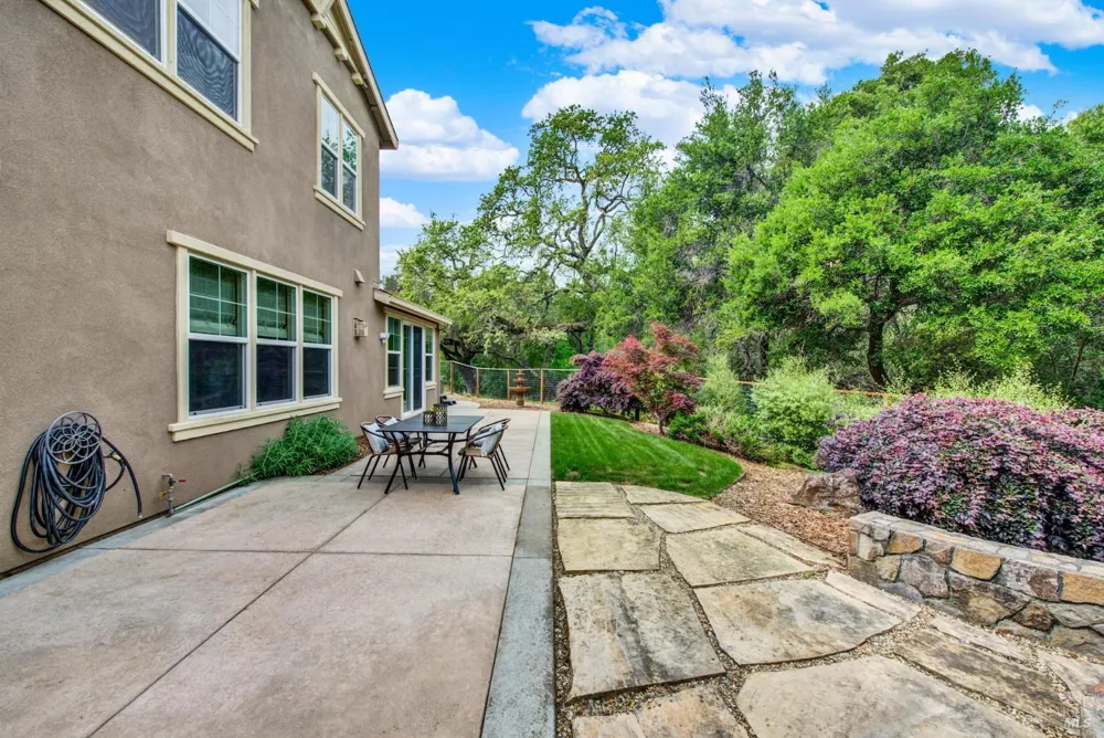 18 Riverton Court Napa, CA 94558