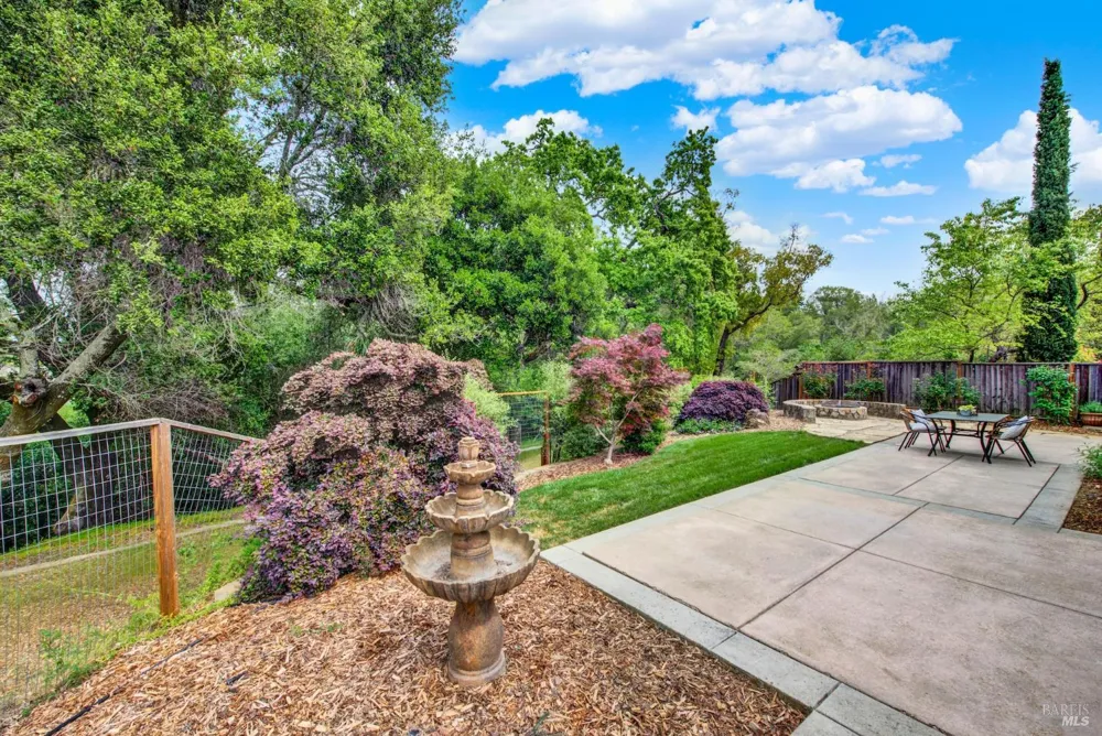 18 Riverton Court Napa, CA 94558
