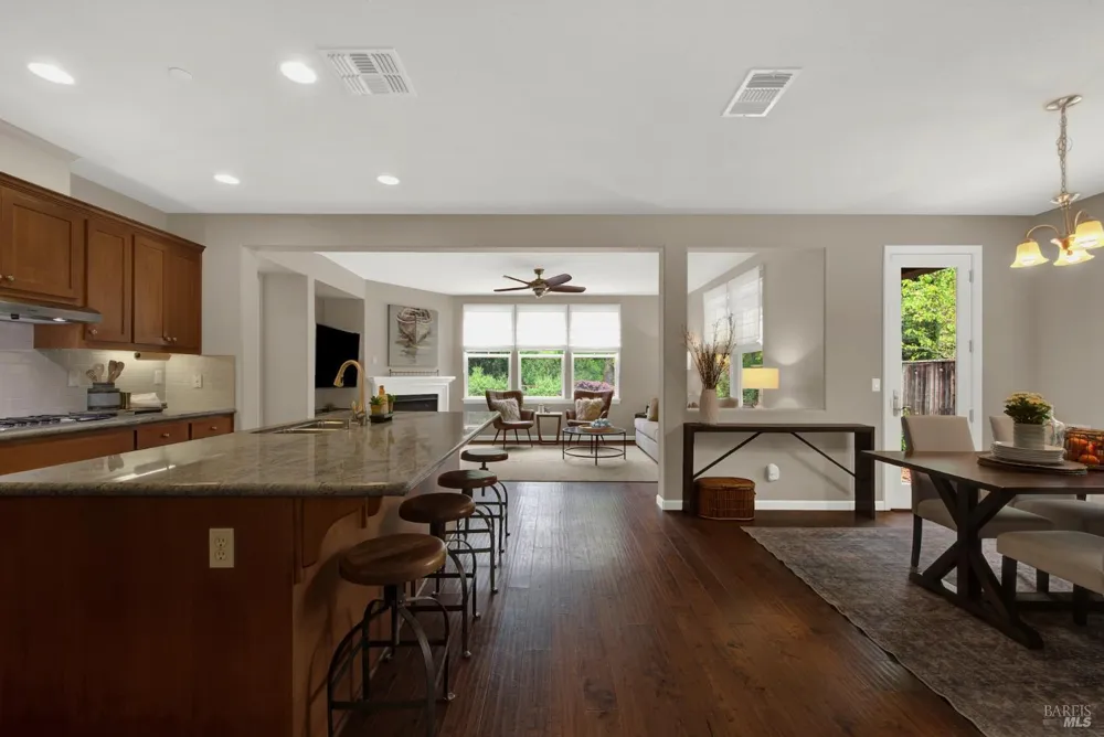 18 Riverton Court Napa, CA 94558