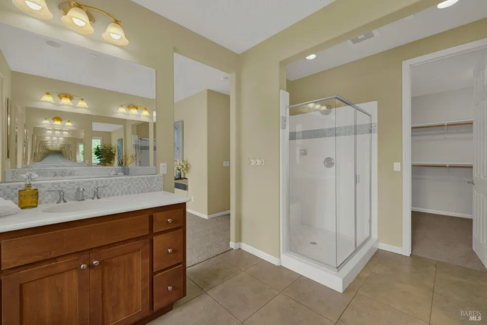 18 Riverton Court Napa, CA 94558