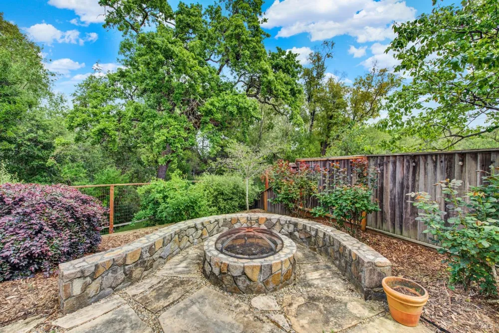18 Riverton Court Napa, CA 94558
