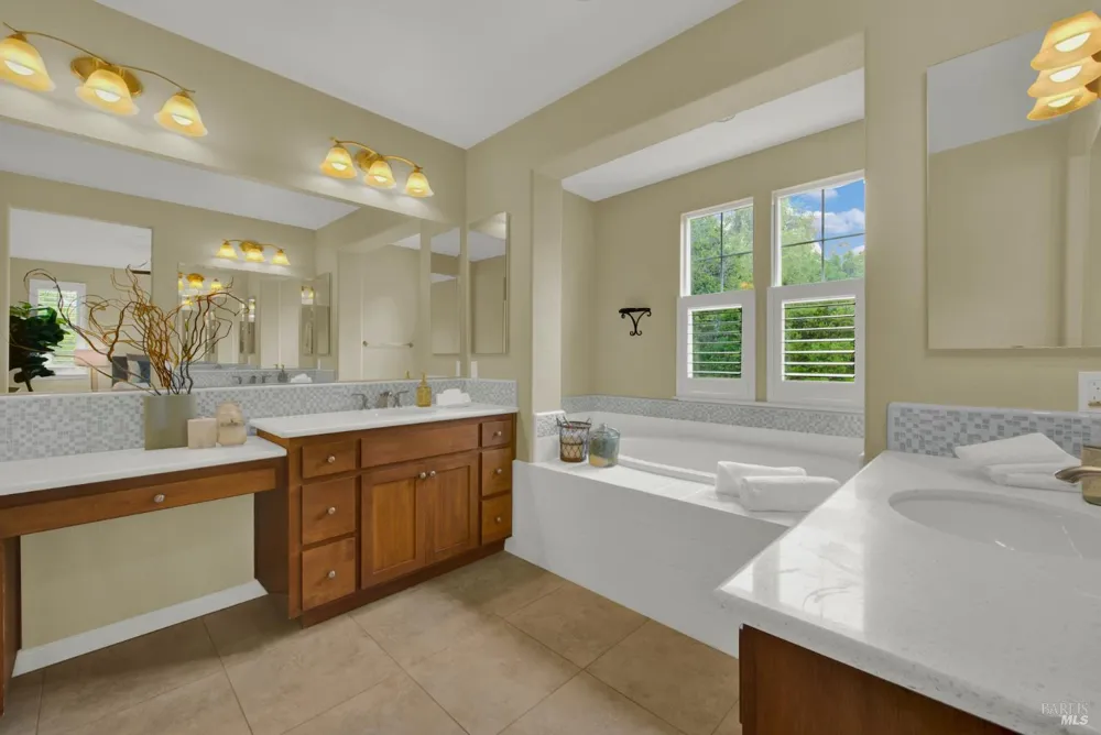 18 Riverton Court Napa, CA 94558