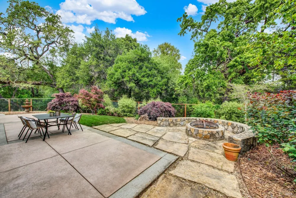 18 Riverton Court Napa, CA 94558