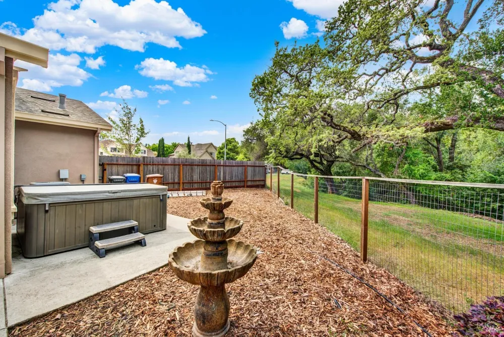 18 Riverton Court Napa, CA 94558