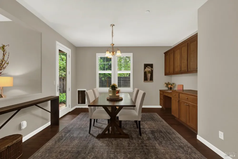 18 Riverton Court Napa, CA 94558