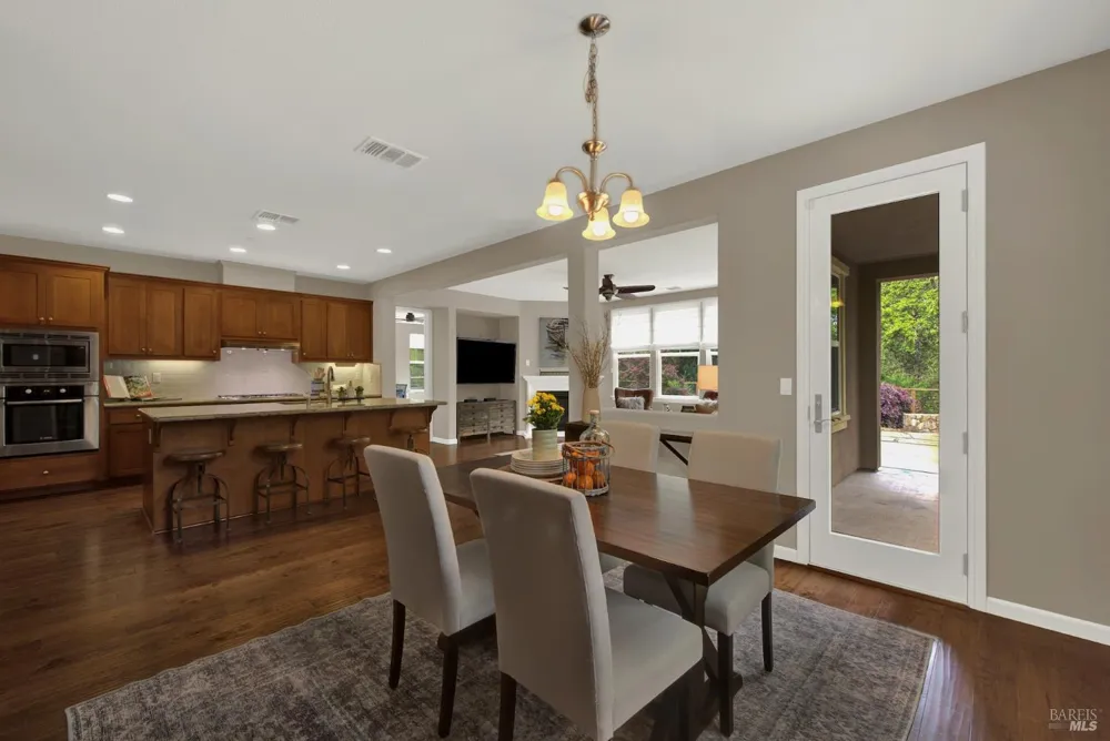 18 Riverton Court Napa, CA 94558