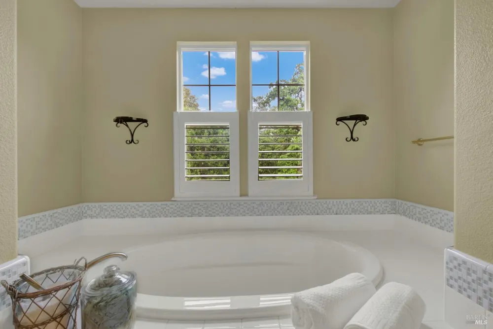 18 Riverton Court Napa, CA 94558