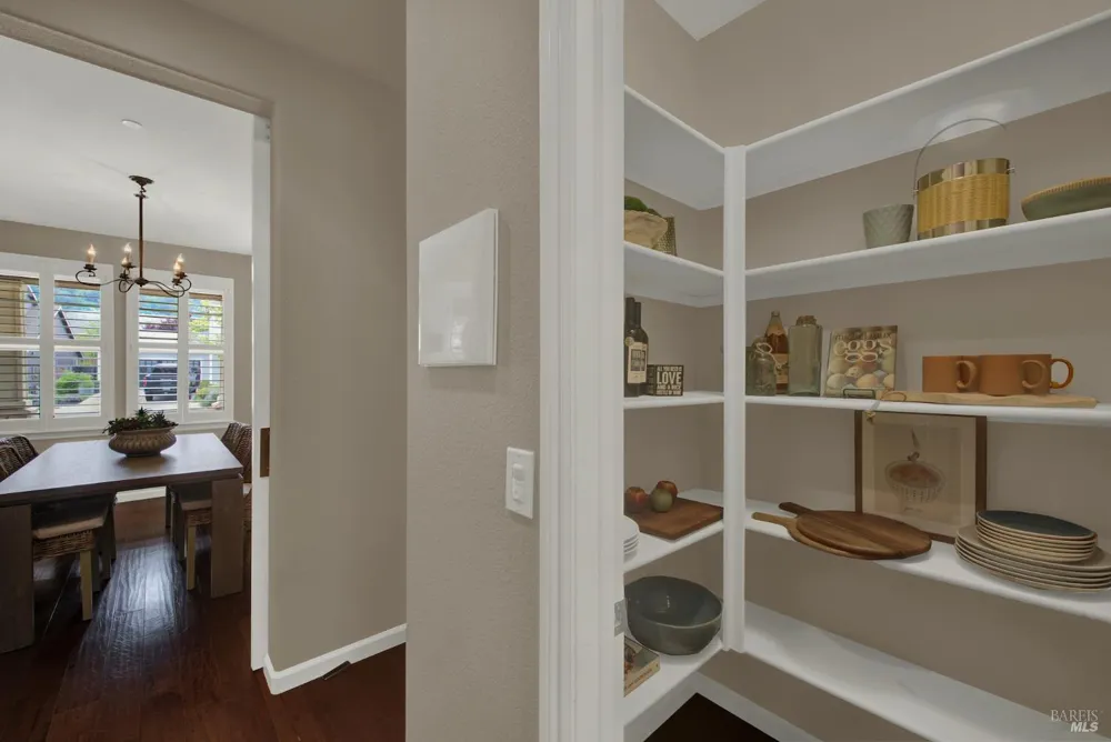 18 Riverton Court Napa, CA 94558